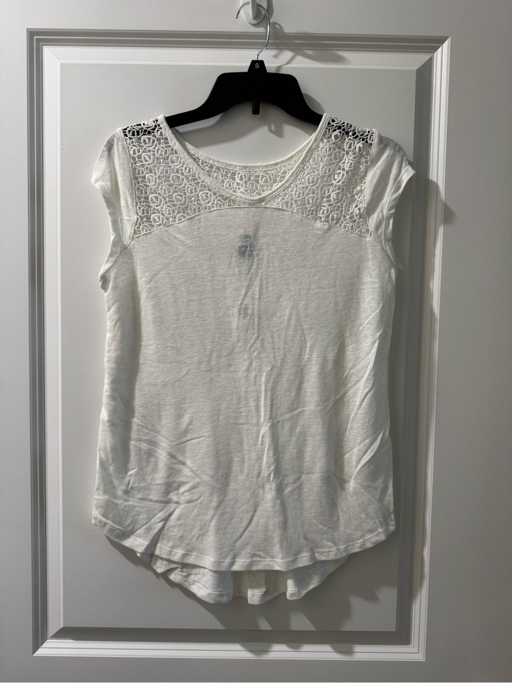 Old Navy White Crochet Yoke Cap Sleeve Tank
